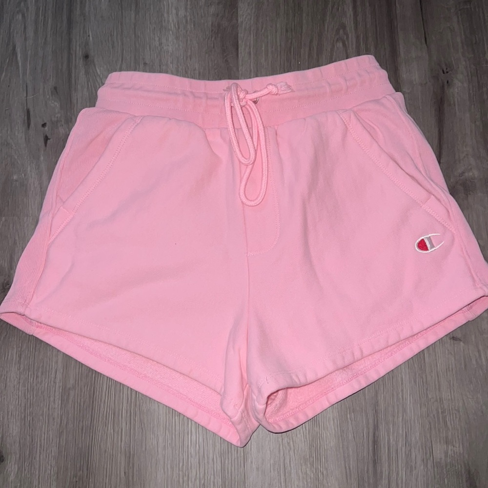 Champion pink shorts 💕